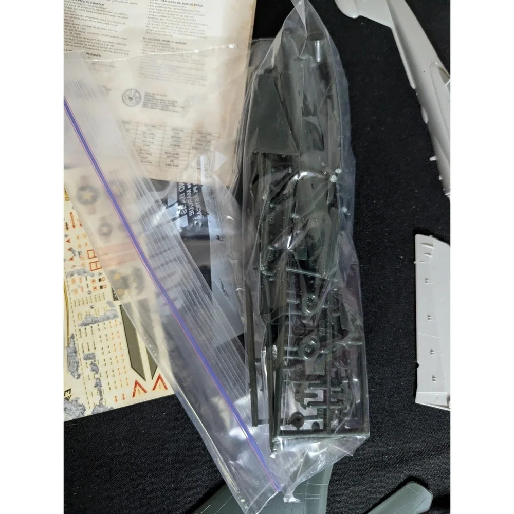 3‎ VTG Model Airplane kits 1:72 Grumman Prowler f-15 strike eagle f-8E Crusader